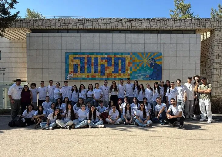 6A55EC0C-0AD1-421C-A0BC-96A6043DF7E6_1_105_c